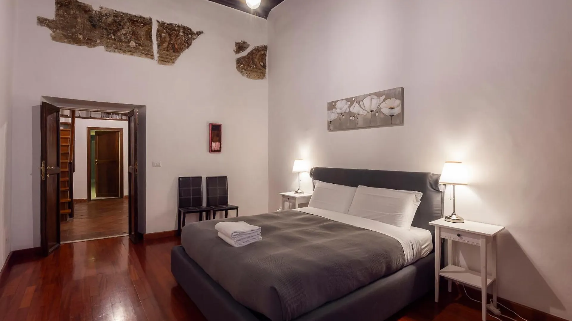 Piazza Navona Charming Large Apartment Rome