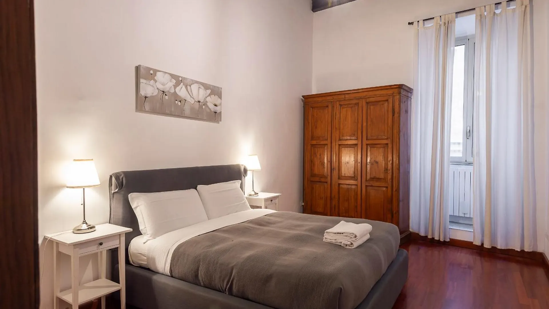 Piazza Navona Charming Large Apartment Rome