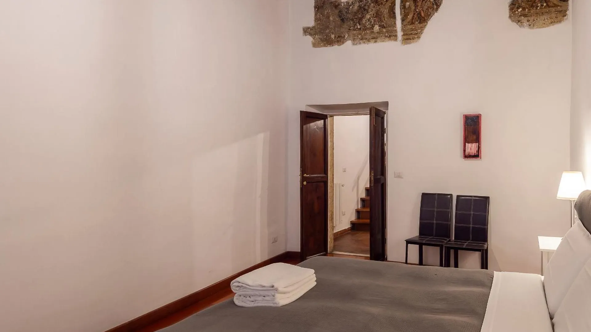 Piazza Navona Charming Large Apartment Rome